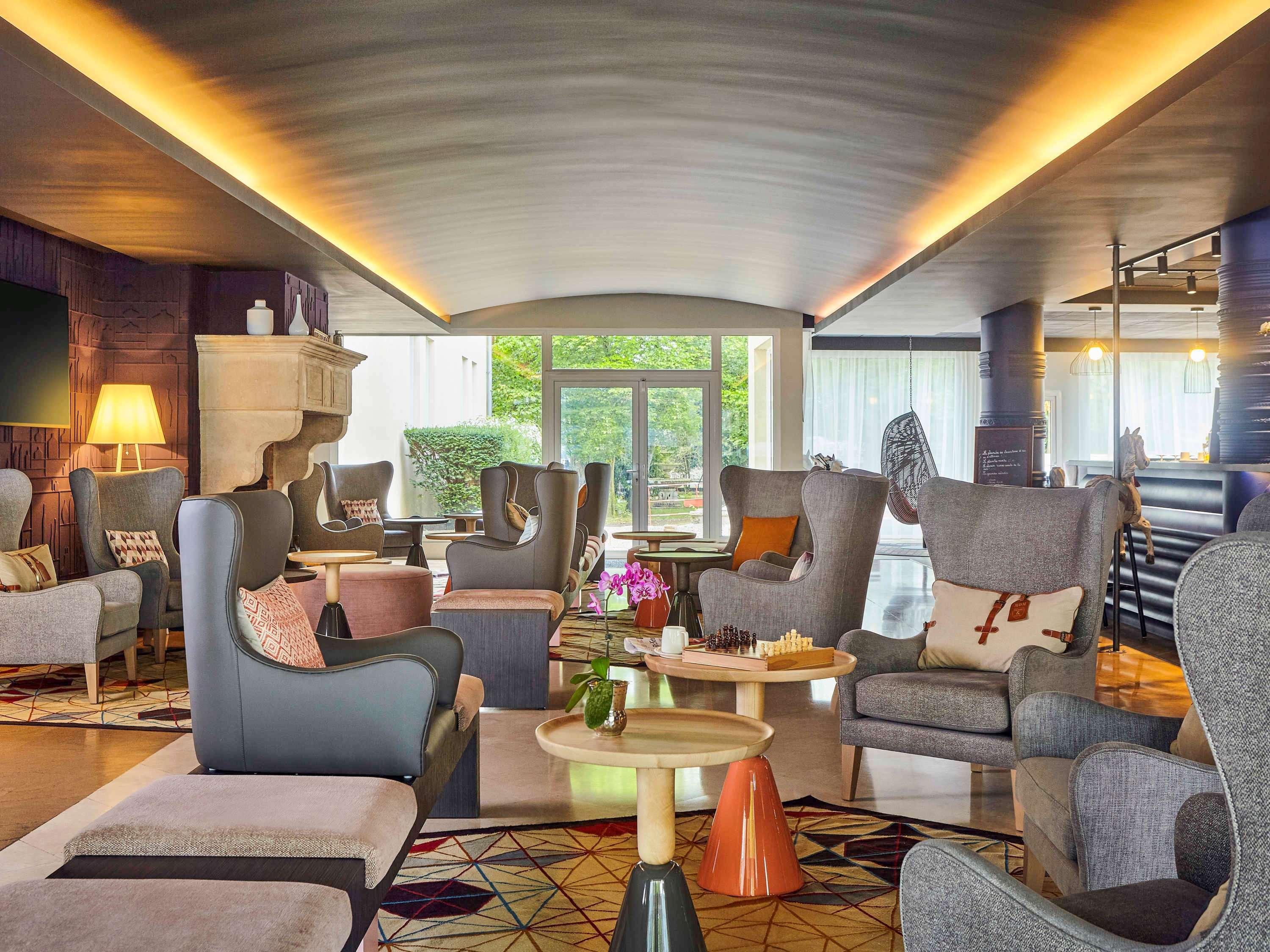 Hotel Mercure Chateau De Фонтенбло Екстериор снимка