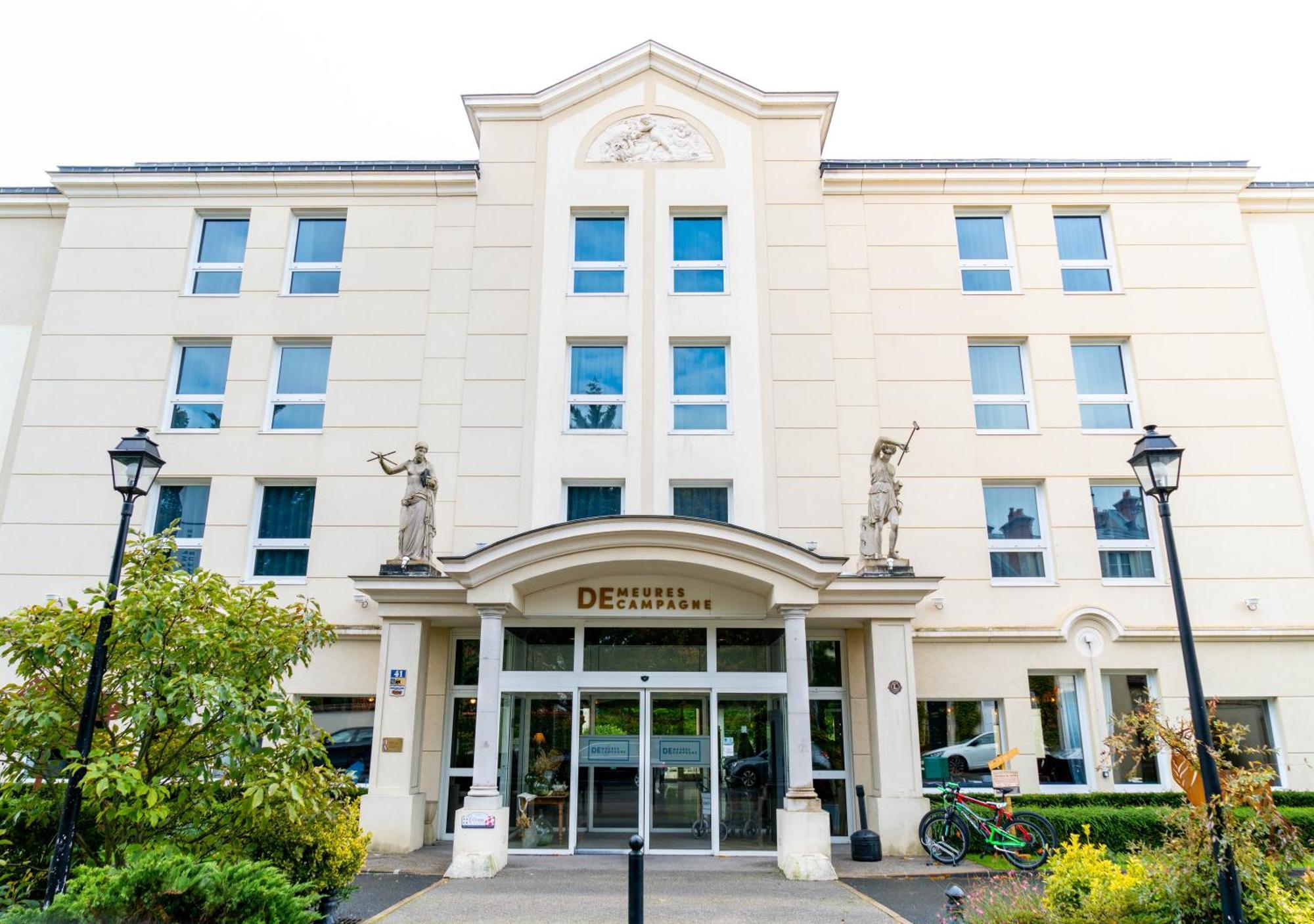 Hotel Mercure Chateau De Фонтенбло Екстериор снимка