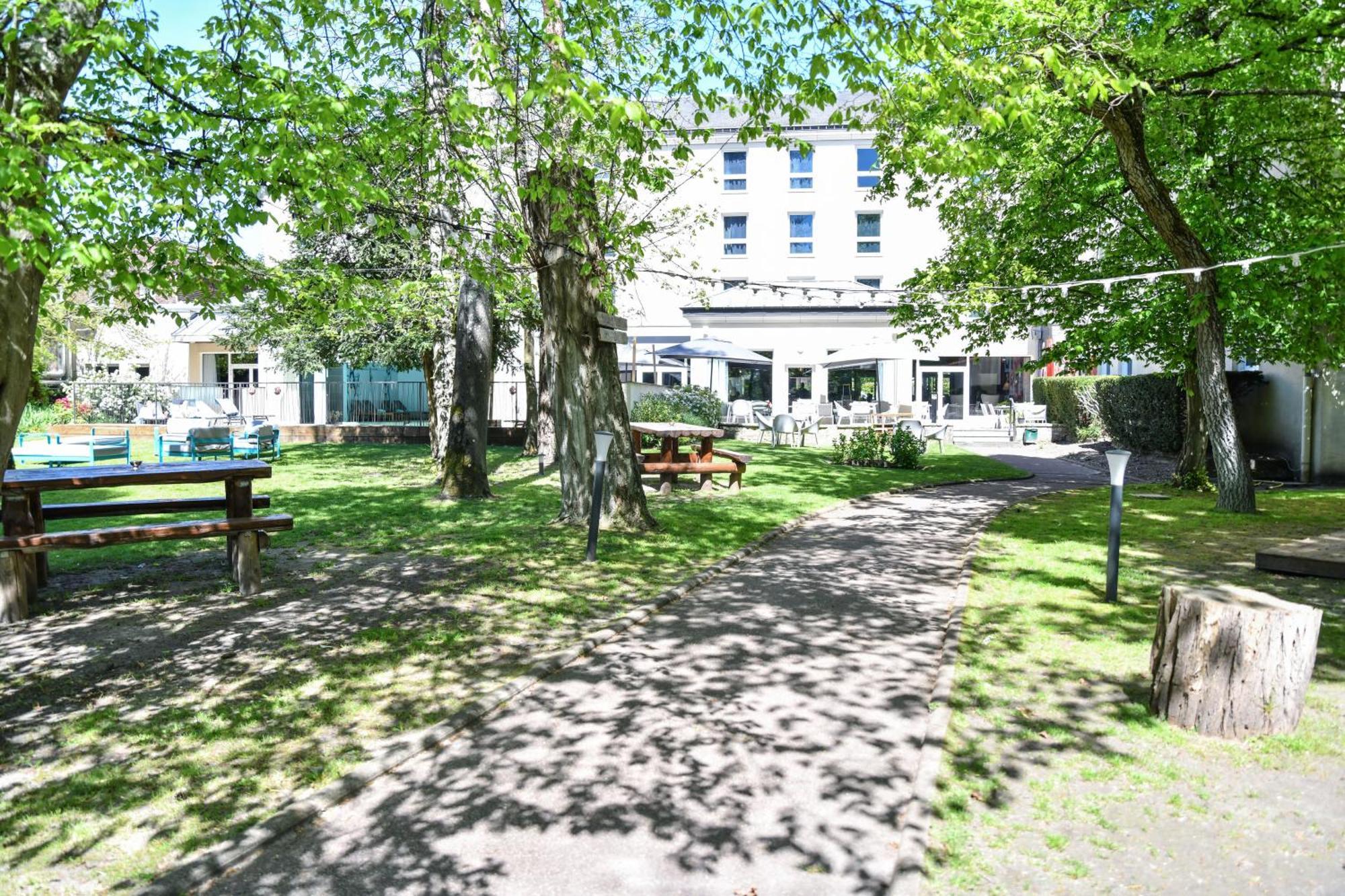Hotel Mercure Chateau De Фонтенбло Екстериор снимка