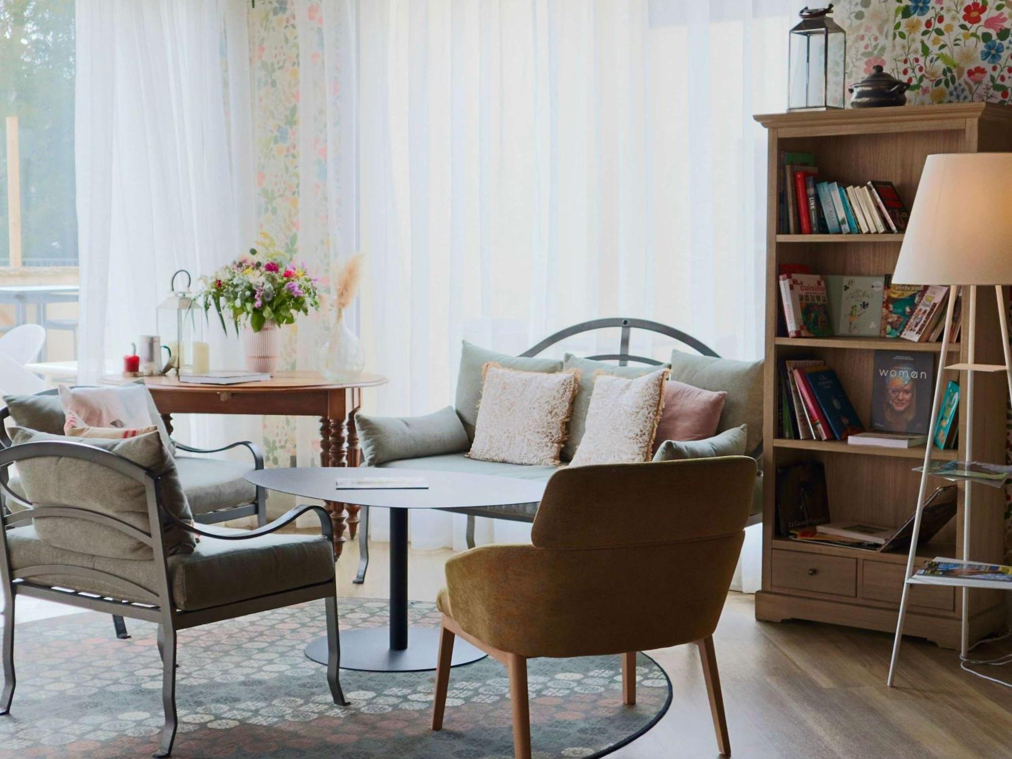Hotel Mercure Chateau De Фонтенбло Екстериор снимка
